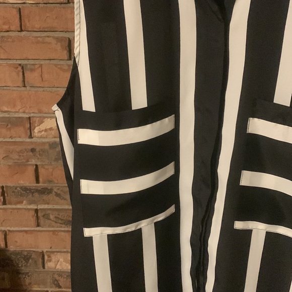 NWT Bar III size small Sleeveless Button Down Top Stripped Black and White - Picture 3 of 12